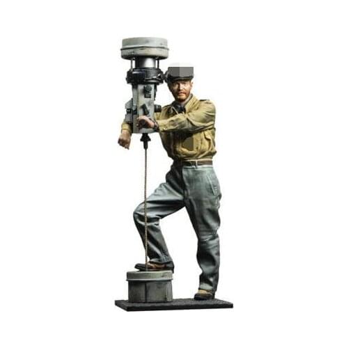 Assembly Unpainted Scale 1/16 120mm officer standing with Lookout mirror Historical toy Resin Model Miniature Kit
