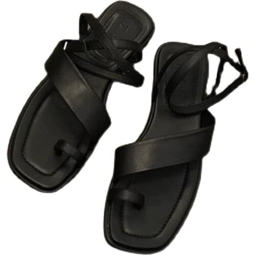 2021 New Ladies Sandals Fashion All-match Flat-bottomed Retro Roman Word Buckle with Cross-toe Sandals Soft Bottom Korean Style