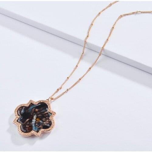 2020 Fashion Pave Crystal Resin Acrylic Clover Pendant Long Necklace for Women Fall Sweater Chain Necklace Jewelry Wholesale