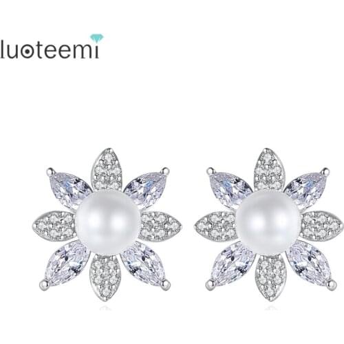 LUOTEEMI Imitation Pearl Stud Earrings for Women Fashion Jewelry Flower Cluster Boucle D'Oreille Femme Wedding Engagement Gifts