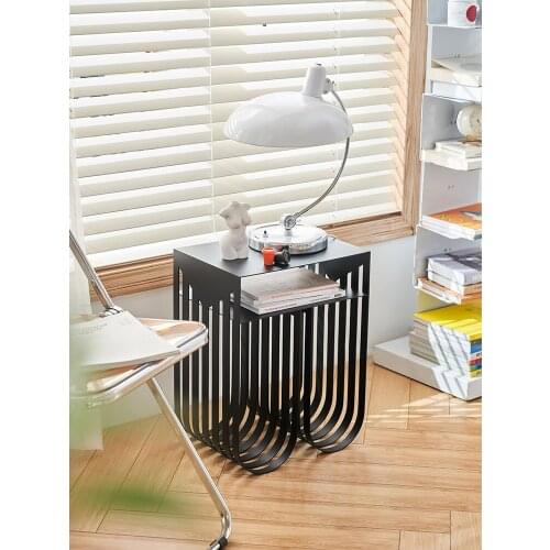 Nordic Metal Creative Modern Coffee Table for Living Room Minimalist Small Table Bedroom Bedside Table Designer Sofa Side Table