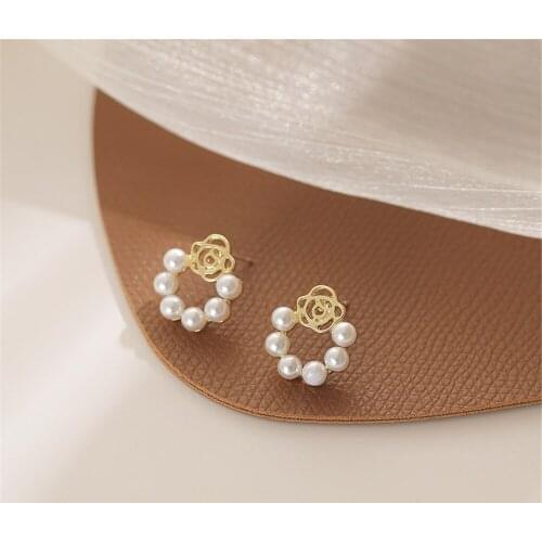 Han Edition Women Fashion Petals Pearl Earring Contracted Temperament Geometric Earrings Adorn Article