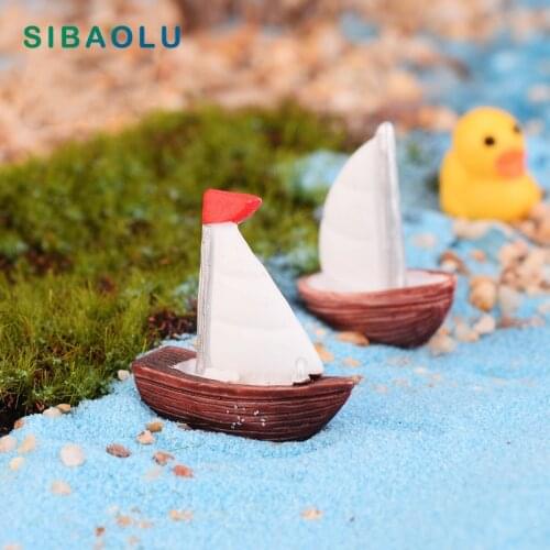 4pcs White Beach sailboat Miniature Figurine Doll House Decoration cartoon Dollhouse people cake ornament DIY accessory