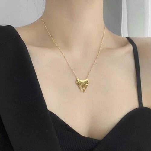 Web Celebrity Recommend Stainless Steel Gold-plated Clavicle Chain Womens Tassels Fan-shaped Swan Pendant Womens Jewelry