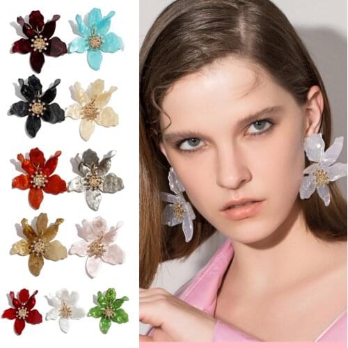 Fashion Big Stud Earrings for Women Wedding Party Bohemian Acrylic White Flower Earrings Statement Boho Jewelry Gifts