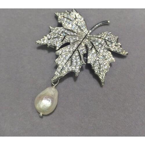 Baroque natural fresh water pearl brooch pins copper with cubic zircon maple leaf brooch pins office career fashion women jewel