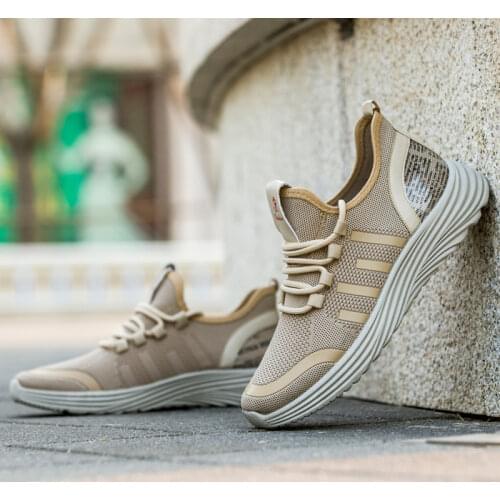 Mans Athletic Sneaker New Light Weight Mens Sport Shoes Soft Sole Gym Shoes Fashion Male Breathable Walking Shoes