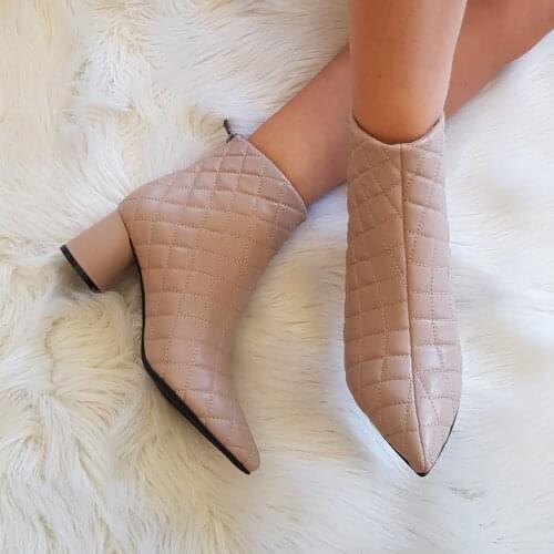 LA BELLA Fashion Footwear