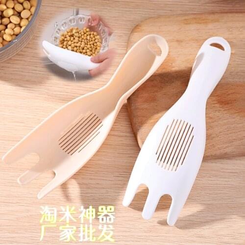 Multi-functional washing rice sieve does not hurt the hand kitchen hanging rice spoon filter creative rice washing