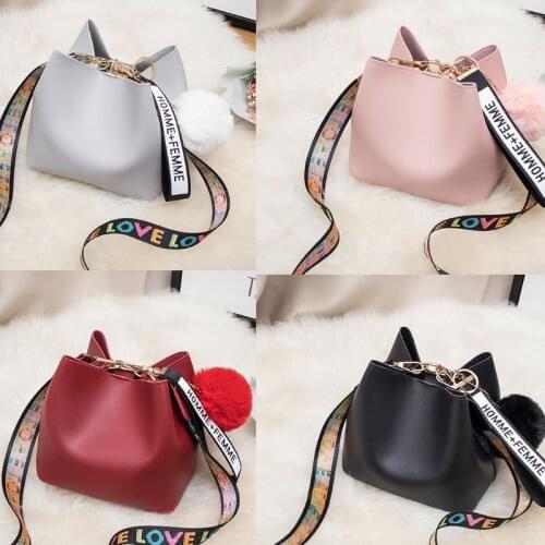 Women Colorful Wide Shoulder Strap Crossbody Bucket Bag Faux Fur Pom Pom Tassel Ball Handbag Imitation Leather Messager Purse Gi