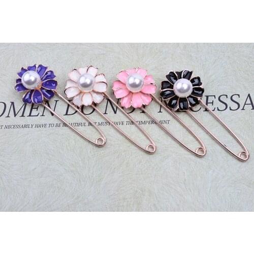 2021 new Jewelry Accessories 1 PCS Fashion brooches Gold color Small flower Brooches Pins For Women gifts
