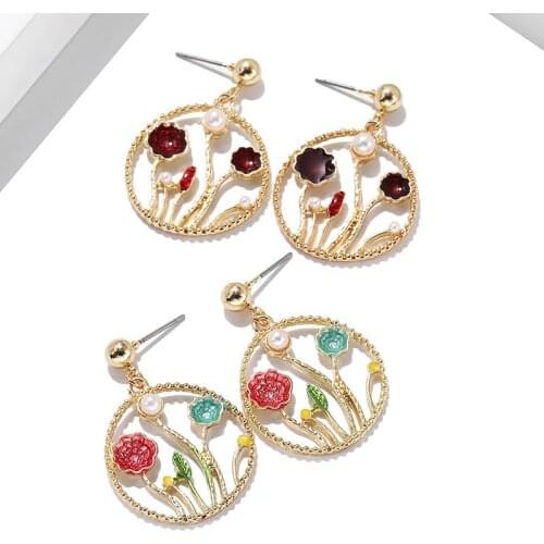 Fashion New Earring Personality Metal Hollow Flower Circle Pendant Creative Simple Pearl Earring Girlfriend Gift