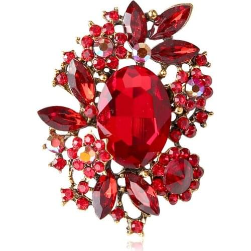 Korean fashion personality Crystal Glass Brooch and brooch womens clothing accessories