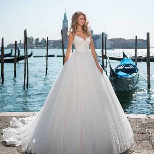 Fashion V-Neck Ball Gown Wedding Dresses Beaded Appliques Bridal Tulle Gowns Lace up Vestido De Noiva