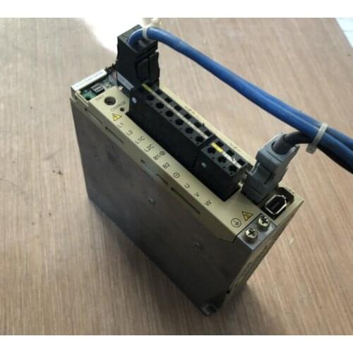 SGDS-02A12AY27 200w 220v SERVO DRIVER , used one , 85% appearance new , test goods , free shipping
