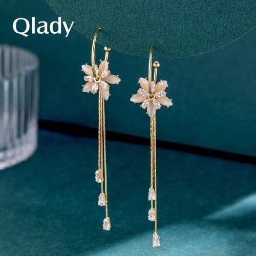 Flowers small tassel earrings earrings female 2021 sterling silver senior feeling design new tide summer feeling and collars