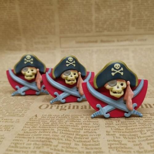 24PCS 4cm Disney Pirates of the Caribbean shield pirate ship logo toys DIY props