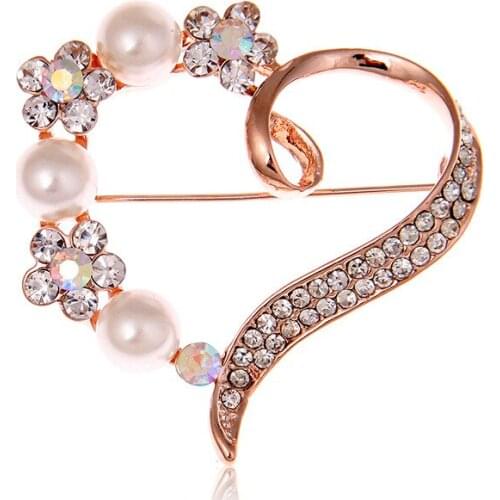 New Cute Heart Brooches For Women Flower Channel Pin Pearl Brooches for Dresses Suit Broche