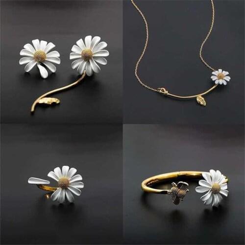 2020 New Vintage White Color Chrysanthemum Flower Alloy Daisy Brooch Coat Accessories Zou Ju Complete Set of Jewelry