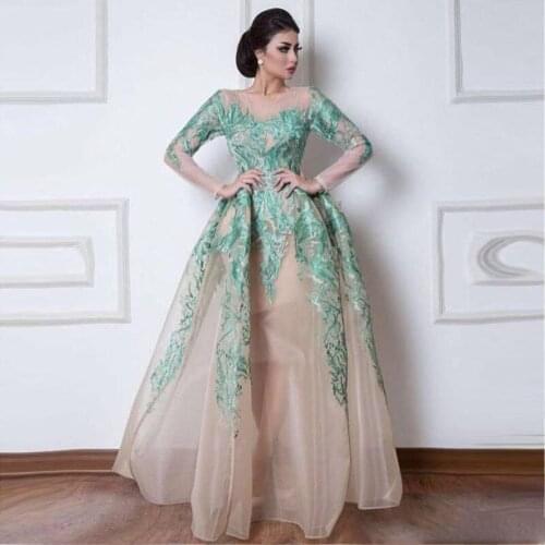 2018 Vintage Arabic Dubai Evening Gowns Ball Gown Sheer Long Sleeves Green Appliques Pageant Celebrity Party Dress Party Gowns