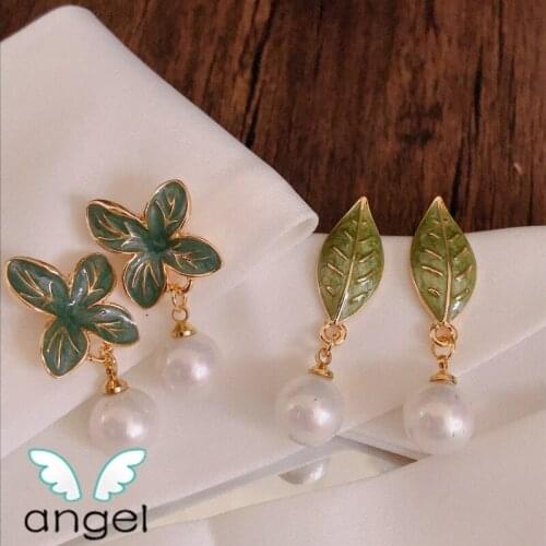 French palace spring earrings high-gloss pearl leaves