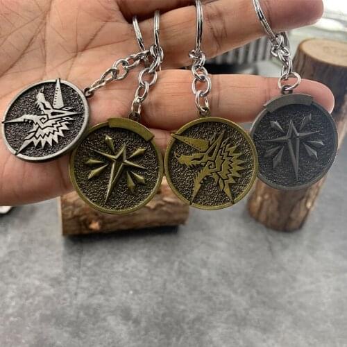 Game Monster Hunter Accessories Wolf Head Pendant Logo Alloy Keychain and Mens Keychain Jewelry Accessories