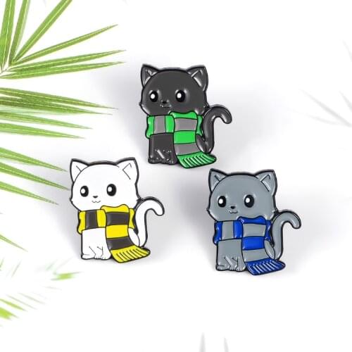 Cute Cartoon Three Kittens Enamel Scarf Pins Cartoon Jewelry Children Funny Students Animals Clothes Denim Pendant Gift Badge