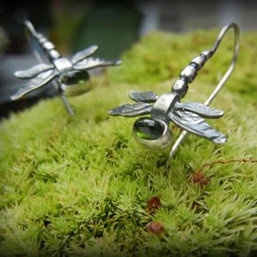 New Fashion Crystal Eyes Small Dragonfly Stud Earrings Animal Stud Earrings Womens Simple Style Jewelry Birthday Gift