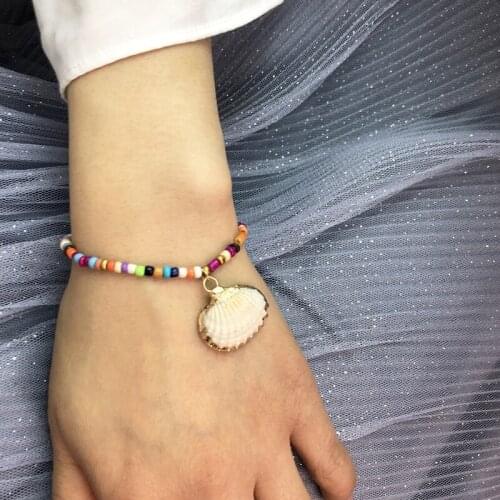 Simple Seashell Pendant Bracelet Muti-Color Beads Bohemain Bracelets Handmade Stretchable Charm Bracelet for Women Summer Beach