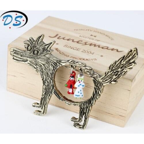 Jewelry of Once Upon a Time fairy tale Gray wolf and Little Red Riding Hood Creative Brooch for Female Men Womans Brooches Pins