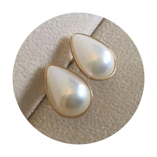 One pair white MABE PEARL drop earrings nature FPPJ MABE EARRINGS 18K STUD