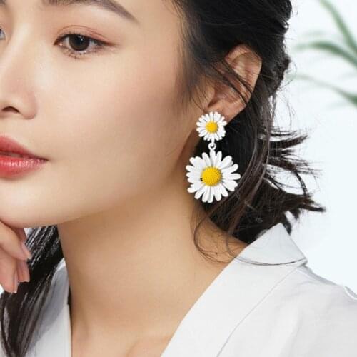 Fashion Small Daisy Flowers Drop Earrings For Women 2021 Trend Sweet Flower Dangle Earring Female Summer Party Jewelry Gift