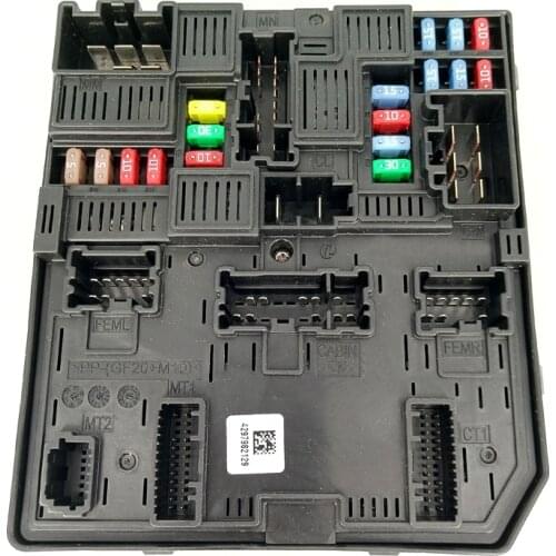ENGINE FUSE BOX 284B67853R Used for RENAULT Auto Parts