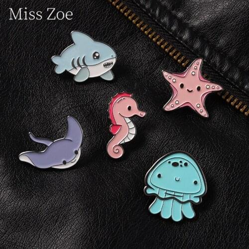 Novelty Ocean World Enamel Pin Seabed Jellyfish Seahorse Brooch School Bag Lapel Clothes Hat Badge Friend Kid Anime Fans Jewelry