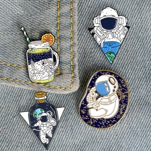 New Alloy Dripping Astronaut Badge Fashion Enamel Astronaut Jane Brooch Party Gift Trinket