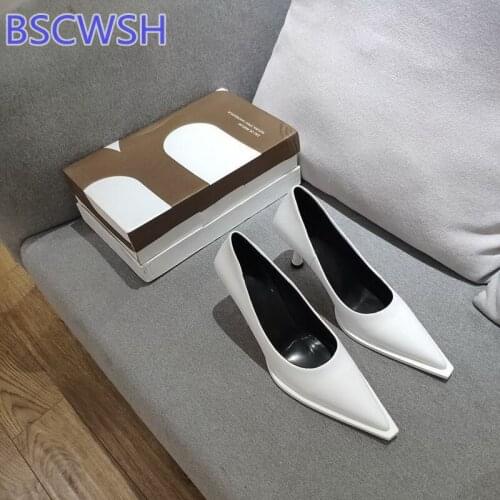 BSCWSH Leather Pumps