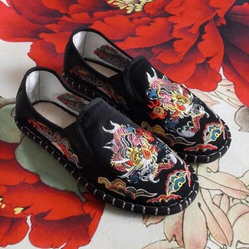 2021 Chinese Style Mens Loafers Shoes Summer Embroidered Flat Shoes Men Myth Pattern Slip On Men Casual Shoes mocasines hombre