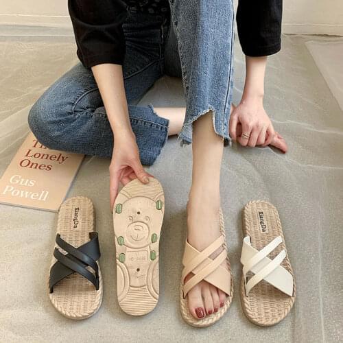 Comfortable unique slippers women summer flat-bottomed fashion hundred go shopping shopping cool travel beach one word slippers