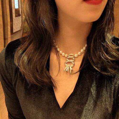 Natural white pearl necklace choker niche design unique pendant necklace fashion tide jewelry temperament popular jewelry