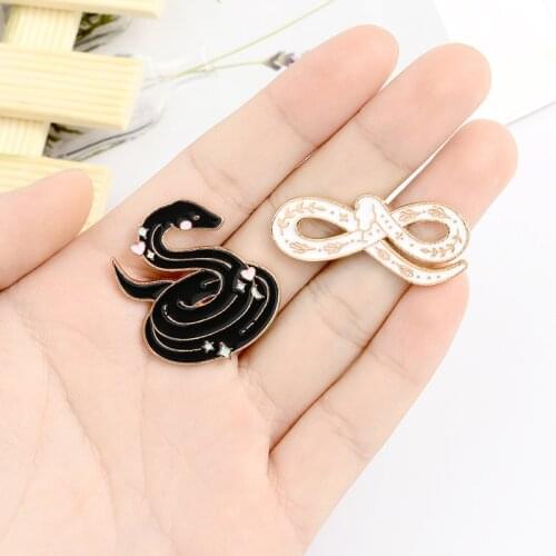 Cartoon Black White Snakes Enamel Pins Punk Animal Brooches Bag Shirt Buckle Button Badge Fashion Jewelry Gift for Friends