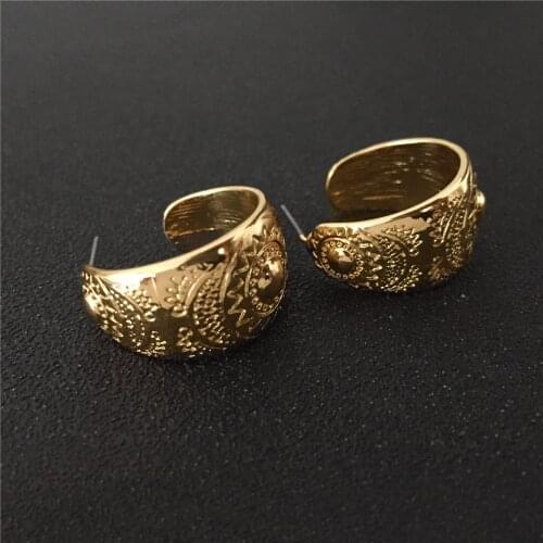 Gold Color U Shape Geometric Earrings Hollow Thick Hoop Earrings for Women Elegant Minimalist Earrings