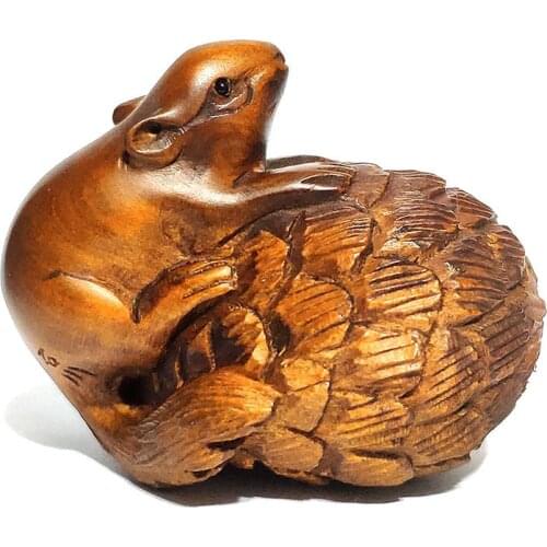 Y6200 - 2" Hand Carved Japanese Boxwood Netsuke Figurine Carving : Squirrel with Nut