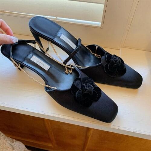 Womens Baotou Toe Velvet 3D Flowers Metal Chain Sandals Slingbacks Kitten Heel Sweet Shoes Black Beige New 2021