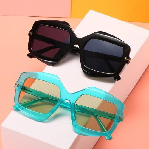 Vintage Chic Square Letter Leg Sunglasses For Women 2021 New Fashion Black Green Gradient Sun Glasses Female Brown Shades