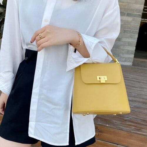 Bucket bag womens 2021 new leather carrying Crossbody Bag leisure fashion large capacity one shoulder leather bag