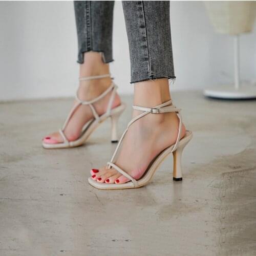 20201 summer European and American new fashion French high-heeled sandals fairy style word with clip toe thick-heeled Roman shoe