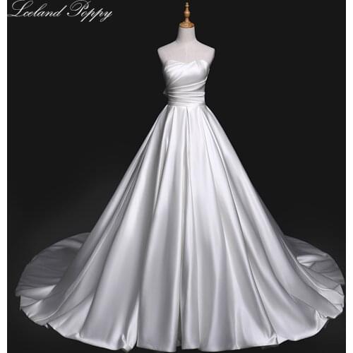 Lceland Poppy A-line Strapless Satin Wedding Dresses Sleeveless Bridal Dress Chapel Train Pleated Vestido de Noiva with Belt