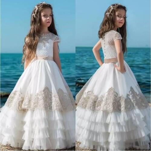 Vintage First Communion Dresses for Elegant Girls Mesh Lace Appliques Sash Button Cap Sleeve Flower Girl Dress for Weeding
