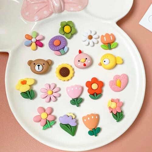 New Korean Girls Cute Cartoon Drop Earrings Summer Acrylic Flower Ear Studs Resin Bear Screw Ear Clip Small Daisy Girls Jewelry