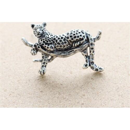 Hot Enamel Spots Leopard Brooches 2 colors Animal Brooch Men Women Suits Corsage Boys Collar Coat Jewelry Pins Gift